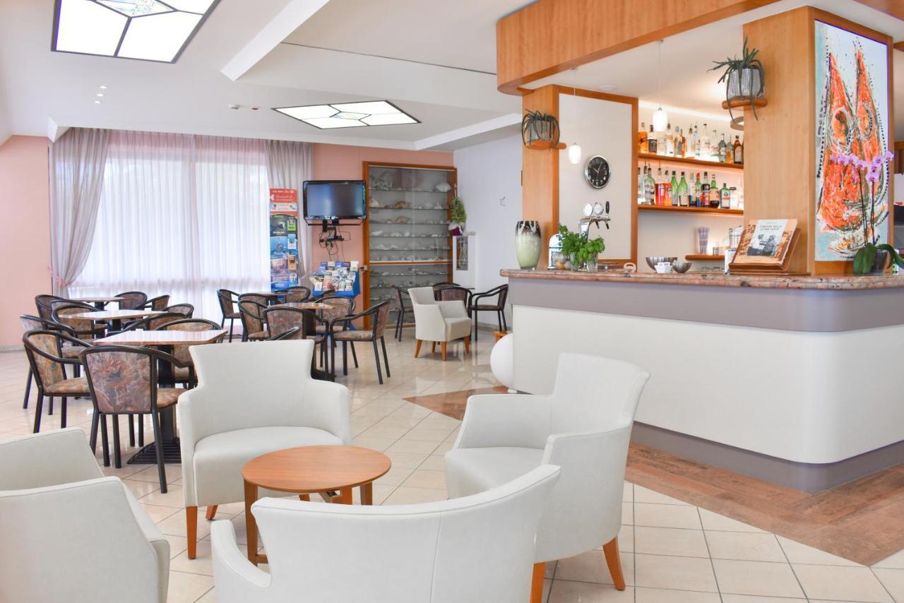 Hotel Universal Bellaria-Igea Marina Exterior foto